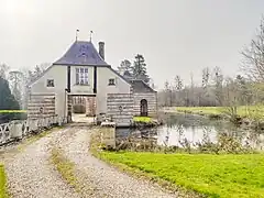 Les communs du château, datant de 1715.