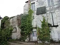 Photographie en couleurs d'un bâtiment à étage.