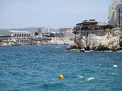 Restaurant à flanc de corniche.