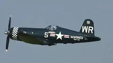 Corsair F4U-5N avec les marquages du Squadron VMF-312&nbsp;(en).