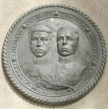 Médaillon représentant Constante et Bruno, médaillon figurant sur le monument à Giuseppe Garabaldi du square Garibaldi (15e&nbsp;arrondissement de Paris).