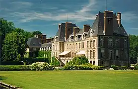 Le château côté jardin.