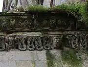 Détail des modillons du chevet: animaux antropomorphes