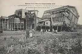 Le chevalement du puits no&nbsp;8, le lavoir et la chaufferie après la guerre.