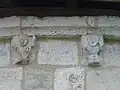 Deux modillons du chevet.