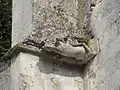 Gargouille à gauche de la façade.