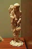 Pêcheur de crabes. Okimono. Ivoire. XIXe&nbsp;siècle