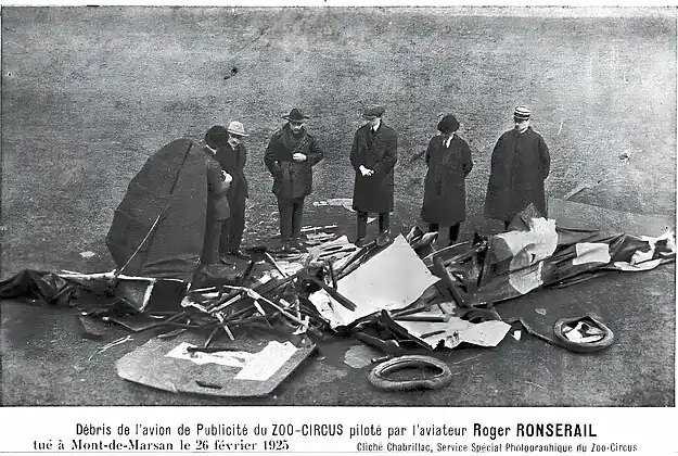 Débris de l'avion de publicité du Zoo-Circus piloté par Roger Ronserail, tué à Mont-de-Marsan le 26 février 1925.