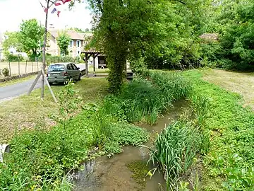 La Crempse à Issac (bras de l'ancien moulin).