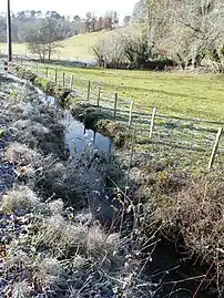 Au nord du lieu-dit le Maupas, la Crempsoulie sert de limite aux communes d'Issac (à gauche) et de Sourzac.