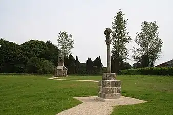 La Croix de Bouthiry et le clocheton.