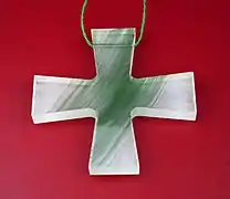 Croix pectorale pour la liturgie en verre et vert.