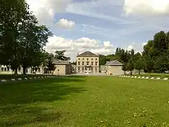 Le collège Saint-Michel (château du Chapois).