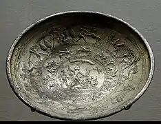 Coupe en argent doré provenant d'Idalion (Chypre). VIIIe&nbsp;– VIIe&nbsp;siècle av. J.-C. Musée du Louvre.