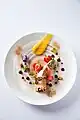 Foie gras, fraises, nougatine de sésame et noisette