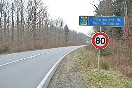 Panneau rappelant la vitesse applicable en entrant dans le département du Puy de Dôme.