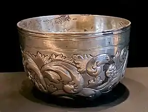 Petit gobelet de chasse à décor d'acanthe.