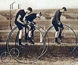 De gauche à droite en 1887, Jules Dubois, Duncan et Paul Médinger.