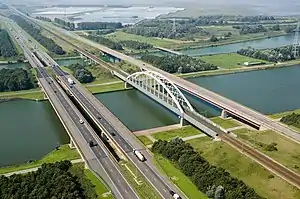 La route européenne 312 traversant le Canal d’Anvers à Rotterdam en Zélande