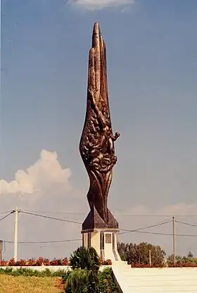 Les Martyrs (1990), bronze, 12&nbsp;m, Tunis.
