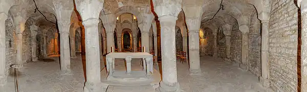 Cathédrale Saint-Bégnine de Dijon : vue large.