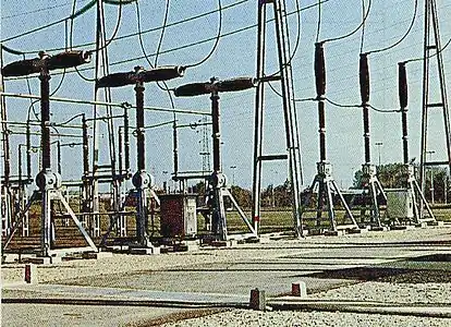 Disjoncteurs 245&nbsp;kV dans un poste AIS
