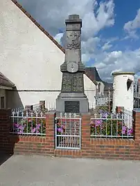 Le monument aux morts.