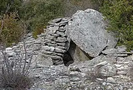 Dolmen no&nbsp;6, dans le bois du Laoul.