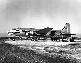 le Douglas C-54E-1-DO Skymaster no&nbsp;44-9030 de l'U.S. Air Force durant le blocus de Berlin