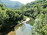 Les gorges de la Dourbie au pont de Gardies, entre Revens (à gauche) et Nant (à droite).