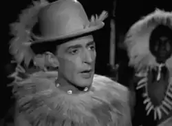 En haut dans le film Due cuori fra le belve (1943), en bas avec Silvana Jachino dans le film Totò, apôtre et martyr (1940).