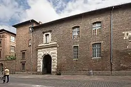 no&nbsp;56-58 : la façade de l'ancien grand séminaire.