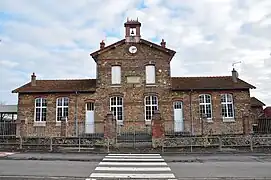 L'ancienne école, autrefois  mairie-école.