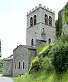 L'église au pied du château.
