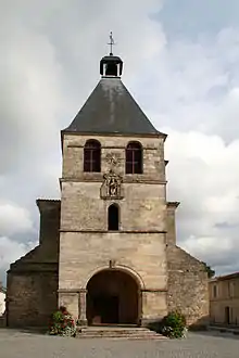 L'église vue depuis la rue du Dr-Fauché