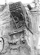 Détail de sculpture de l'ancien portail : la fuite en Égypte