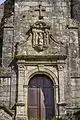 Église Saint-Pierre : portail d'entrée.