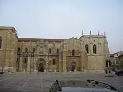 La basilique Saint-Isidore.