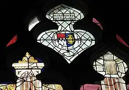 Écu dans le soufflet de la verrière no&nbsp;4.