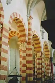 Polychromie de la nef.