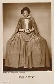 Elisabeth Bergner en costume de théâtre (carte postale).