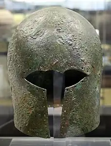 Casquecorinthien du VIe&nbsp;siècle&nbsp;av. J.-C.