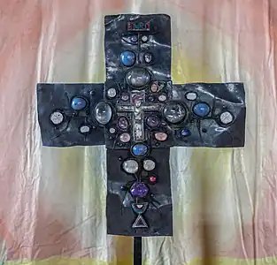 Croix à l'intérieur de Dreieinigkeitskirche (Hof)&nbsp;(de). Décembre 2022.