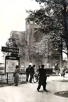La bouche de métro Abbesses originelle, en 1950.