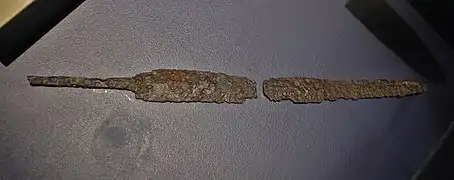 Épée cérémonielle en fer brisée, IIe – IIIe&nbsp;siècle, mithréum II de Güglingen.