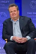 Eric Stonestreet dans le rôle de Derek