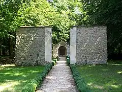 Le Beursault ou jeu d'arc ; un deuxième pavillon se situe derrière le photographe.