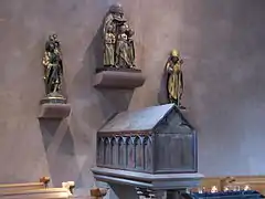 Châsse de sainte Sophie (XIVe siècle).