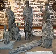 Vestiges des statues carbonisées dans l'incendie de 1976.