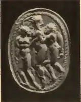 Camée étrusque vraisemblablement du IVe – IIIe siècle, représentant sans doute Laocoon et ses fils.